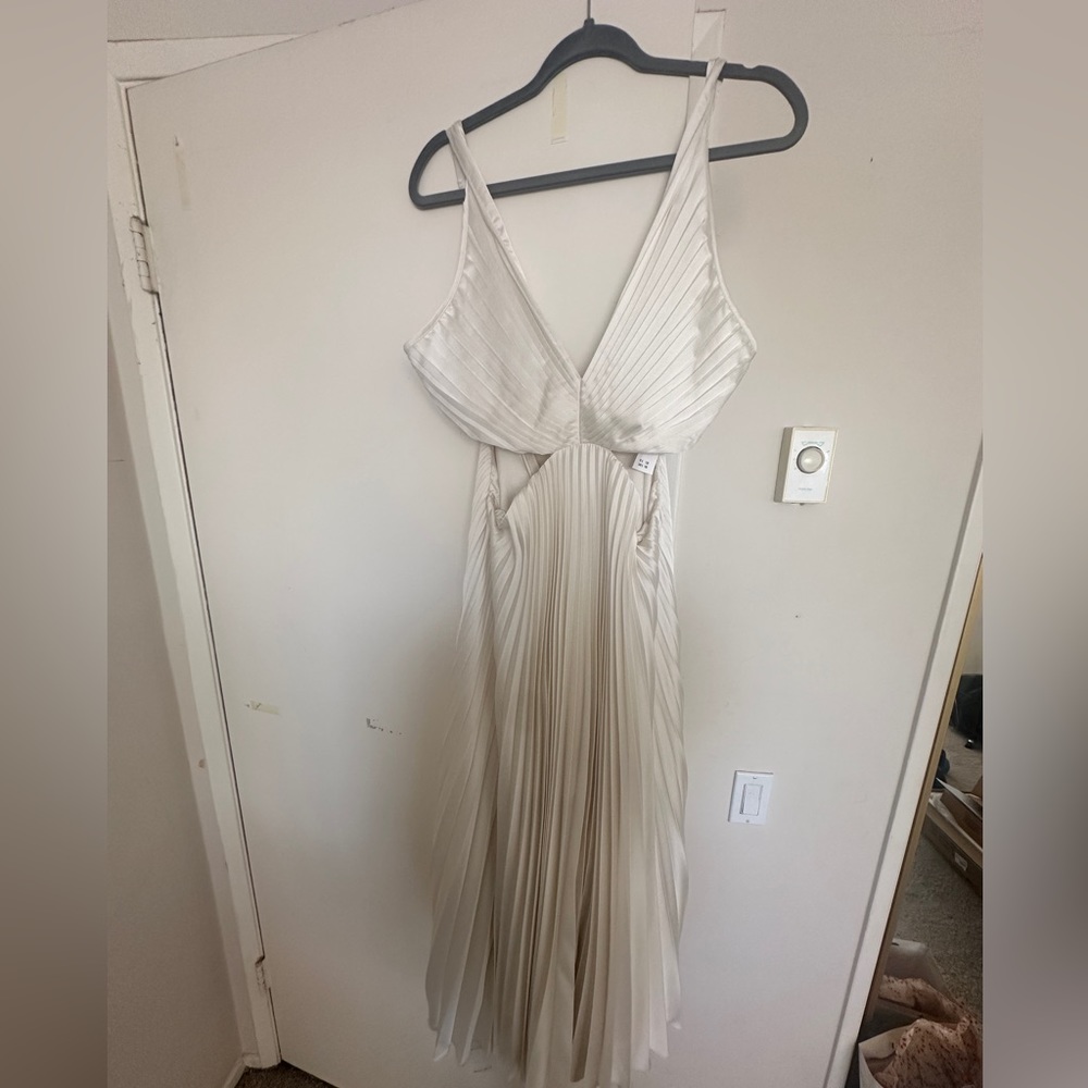 Abercrombie Giselle pleated dress - never worn, size M - Picture 2 of 2